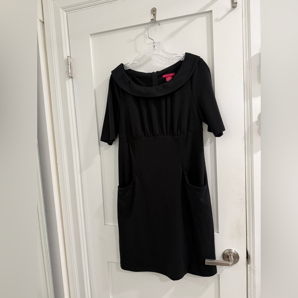 Sunny Leigh Petites black short sleeve dress w/ reverse collar